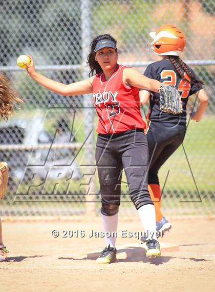 Thumbnail 2 in Troy vs. Samueli Academy photogallery.