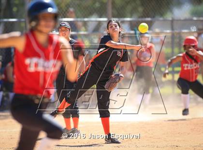 Thumbnail 2 in Troy vs. Samueli Academy photogallery.