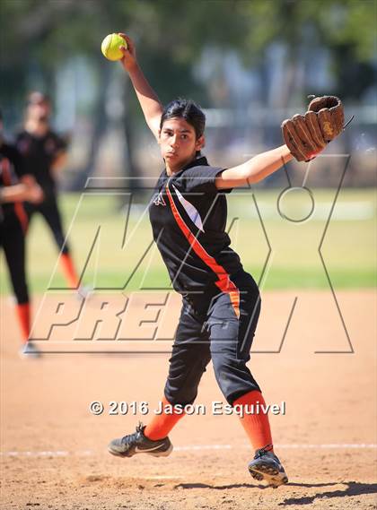 Thumbnail 2 in Troy vs. Samueli Academy photogallery.