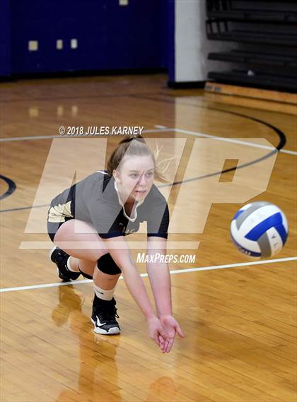 Thumbnail 2 in Foothill vs Sierra Vista photogallery.