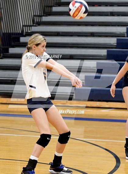 Thumbnail 2 in Foothill vs Sierra Vista photogallery.