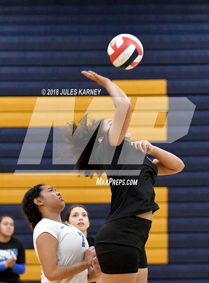 Thumbnail 1 in Foothill vs Sierra Vista photogallery.