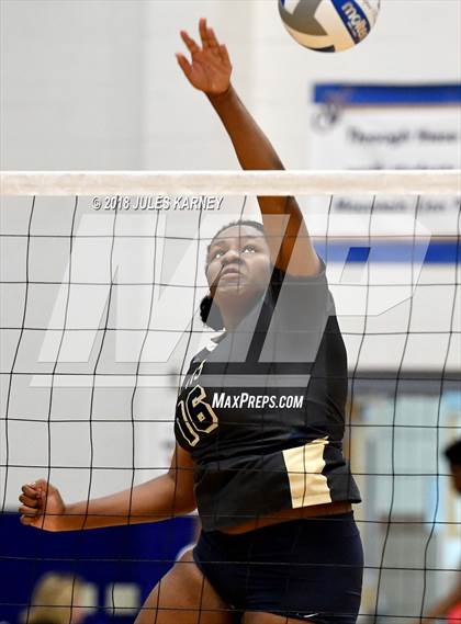 Thumbnail 3 in Foothill vs Sierra Vista photogallery.