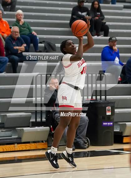 Thumbnail 2 in Columbus East vs. Bolingbrook (Sneakers for Santa Shootout) photogallery.