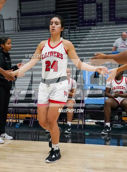 Thumbnail 3 in Columbus East vs. Bolingbrook (Sneakers for Santa Shootout) photogallery.