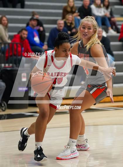 Thumbnail 2 in Columbus East vs. Bolingbrook (Sneakers for Santa Shootout) photogallery.