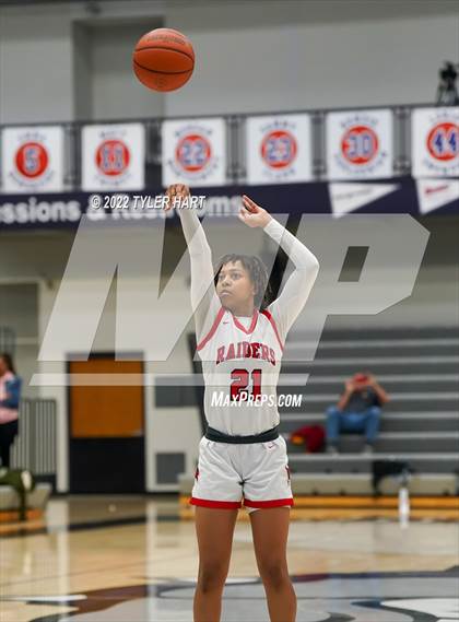 Thumbnail 1 in Columbus East vs. Bolingbrook (Sneakers for Santa Shootout) photogallery.