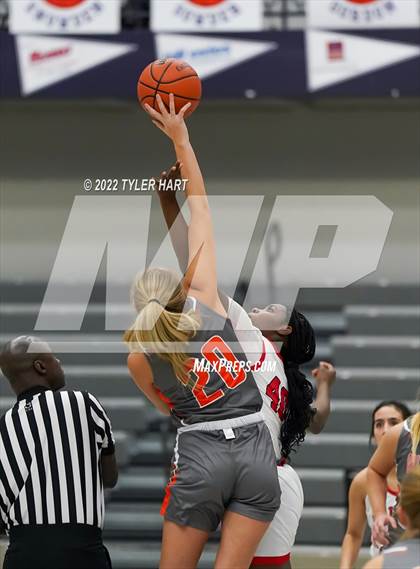 Thumbnail 2 in Columbus East vs. Bolingbrook (Sneakers for Santa Shootout) photogallery.