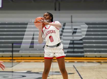 Thumbnail 3 in Columbus East vs. Bolingbrook (Sneakers for Santa Shootout) photogallery.