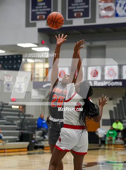 Thumbnail 2 in Columbus East vs. Bolingbrook (Sneakers for Santa Shootout) photogallery.