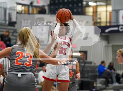 Thumbnail 2 in Columbus East vs. Bolingbrook (Sneakers for Santa Shootout) photogallery.