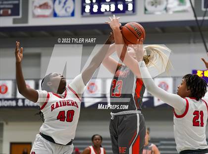 Thumbnail 3 in Columbus East vs. Bolingbrook (Sneakers for Santa Shootout) photogallery.