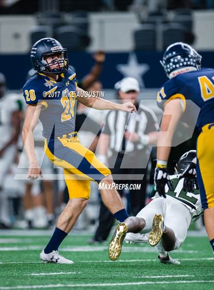 Thumbnail 2 in Lake Ridge vs. Highland Park (UIL 5A DI Quarterfinal Playoff) photogallery.