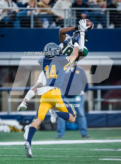 Thumbnail 1 in Lake Ridge vs. Highland Park (UIL 5A DI Quarterfinal Playoff) photogallery.