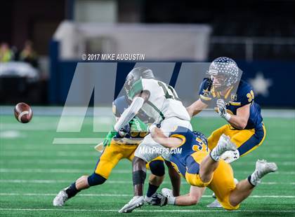 Thumbnail 3 in Lake Ridge vs. Highland Park (UIL 5A DI Quarterfinal Playoff) photogallery.