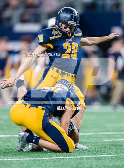 Thumbnail 3 in Lake Ridge vs. Highland Park (UIL 5A DI Quarterfinal Playoff) photogallery.