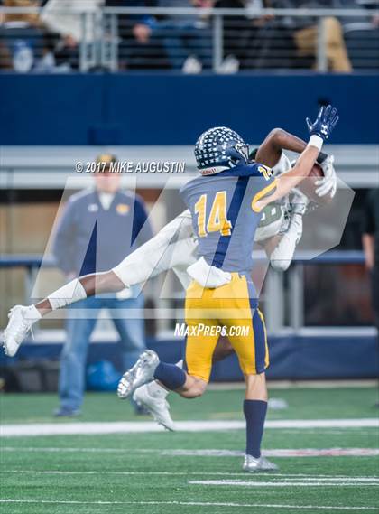 Thumbnail 3 in Lake Ridge vs. Highland Park (UIL 5A DI Quarterfinal Playoff) photogallery.