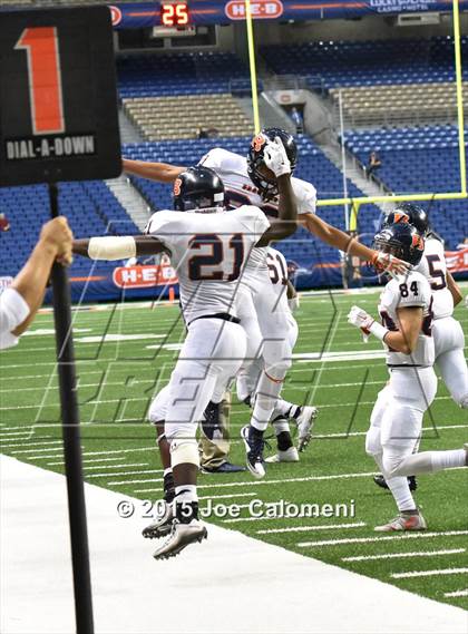 Thumbnail 2 in Brandeis vs Clemens (UIL 6A D2 Area Playoff) photogallery.