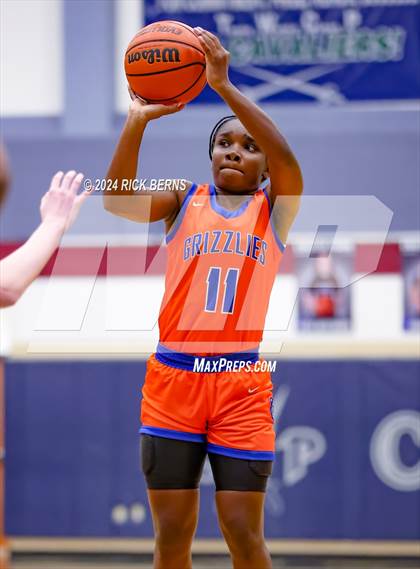 Thumbnail 1 in Grand Oaks vs College Park photogallery.