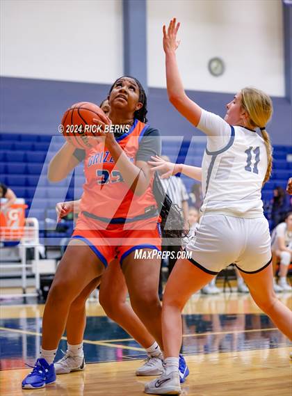 Thumbnail 1 in Grand Oaks vs College Park photogallery.