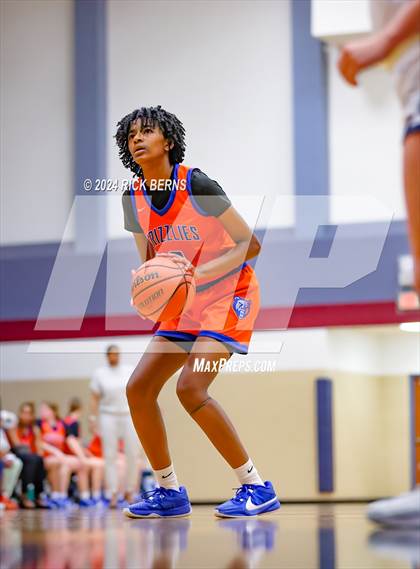 Thumbnail 2 in Grand Oaks vs College Park photogallery.