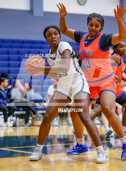 Thumbnail 1 in Grand Oaks vs College Park photogallery.