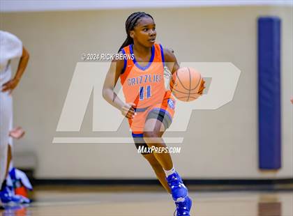 Thumbnail 2 in Grand Oaks vs College Park photogallery.