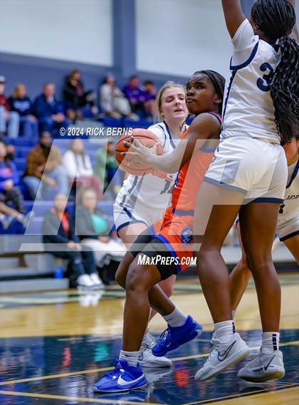 Thumbnail 1 in Grand Oaks vs College Park photogallery.