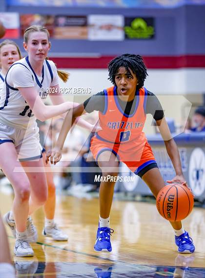 Thumbnail 2 in Grand Oaks vs College Park photogallery.