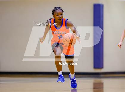 Thumbnail 3 in Grand Oaks vs College Park photogallery.