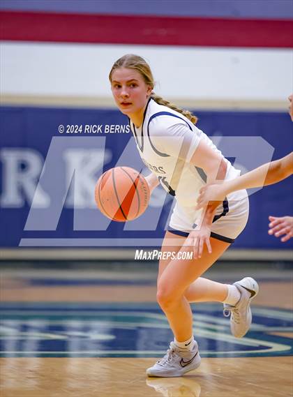 Thumbnail 1 in Grand Oaks vs College Park photogallery.