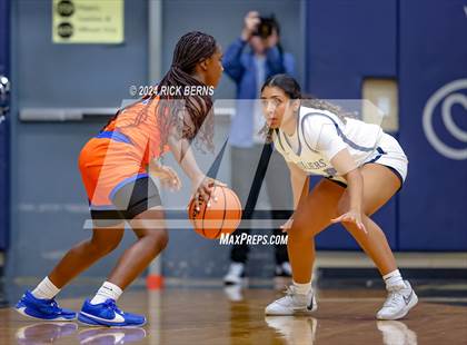 Thumbnail 3 in Grand Oaks vs College Park photogallery.