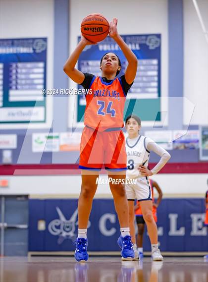 Thumbnail 3 in Grand Oaks vs College Park photogallery.