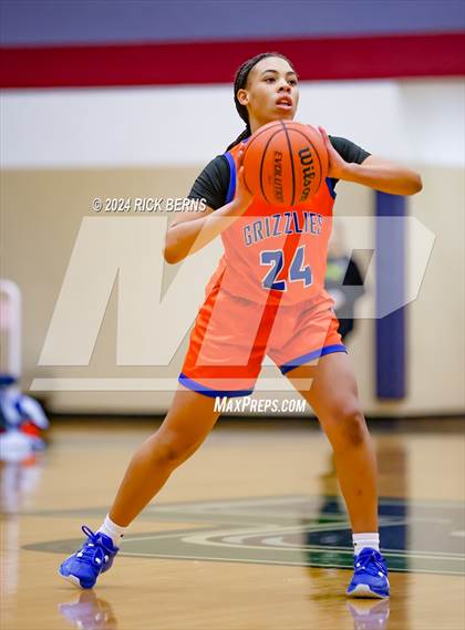 Thumbnail 2 in Grand Oaks vs College Park photogallery.
