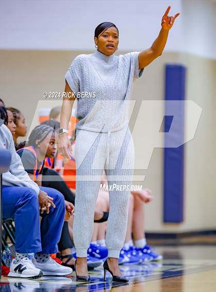 Thumbnail 3 in Grand Oaks vs College Park photogallery.