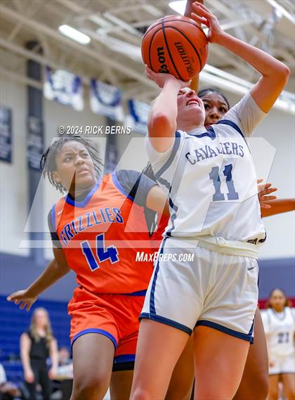 Thumbnail 3 in Grand Oaks vs College Park photogallery.