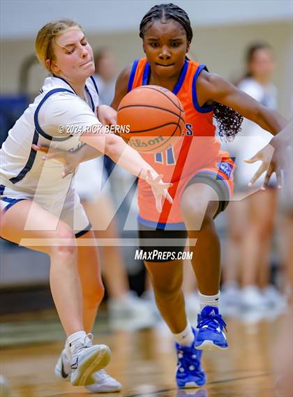Thumbnail 2 in Grand Oaks vs College Park photogallery.