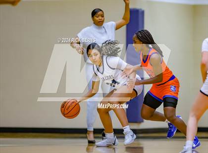 Thumbnail 2 in Grand Oaks vs College Park photogallery.
