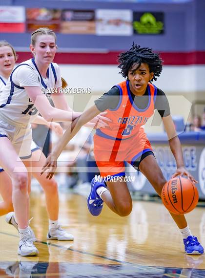 Thumbnail 1 in Grand Oaks vs College Park photogallery.