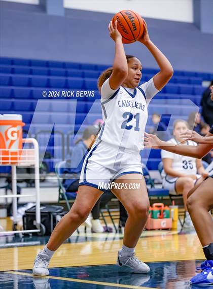 Thumbnail 3 in Grand Oaks vs College Park photogallery.