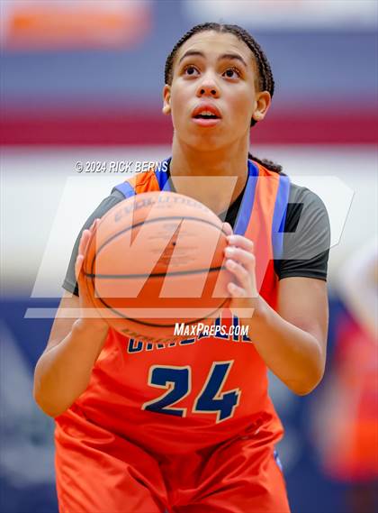 Thumbnail 2 in Grand Oaks vs College Park photogallery.