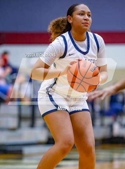 Thumbnail 1 in Grand Oaks vs College Park photogallery.