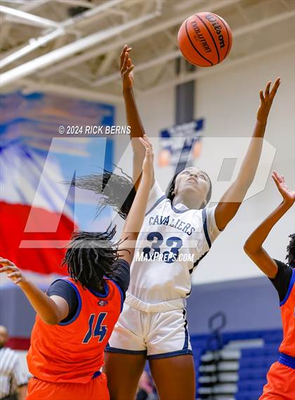 Thumbnail 1 in Grand Oaks vs College Park photogallery.