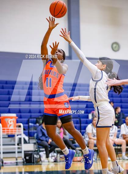 Thumbnail 1 in Grand Oaks vs College Park photogallery.