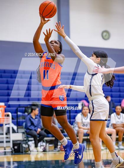 Thumbnail 3 in Grand Oaks vs College Park photogallery.
