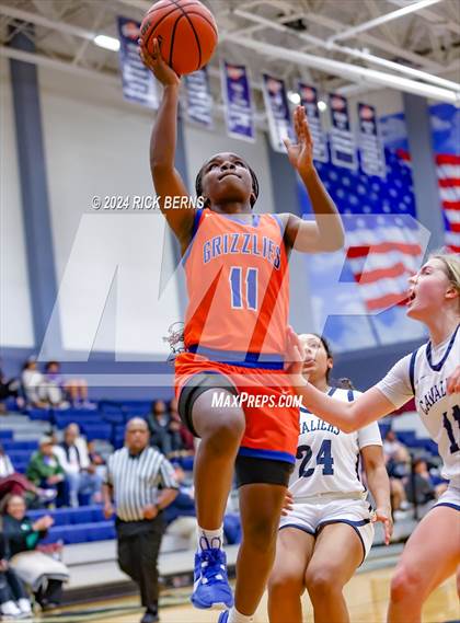 Thumbnail 2 in Grand Oaks vs College Park photogallery.