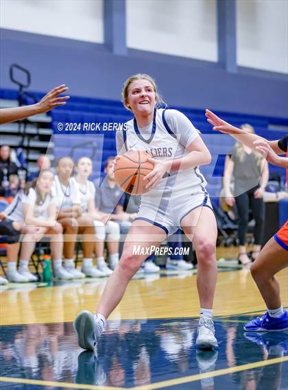 Thumbnail 1 in Grand Oaks vs College Park photogallery.
