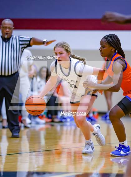 Thumbnail 3 in Grand Oaks vs College Park photogallery.