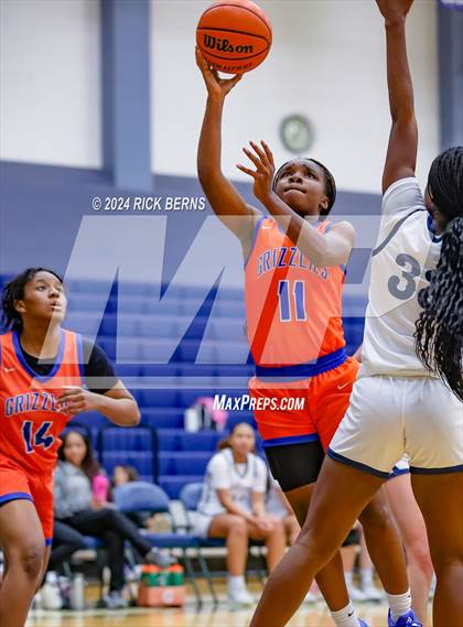 Thumbnail 3 in Grand Oaks vs College Park photogallery.