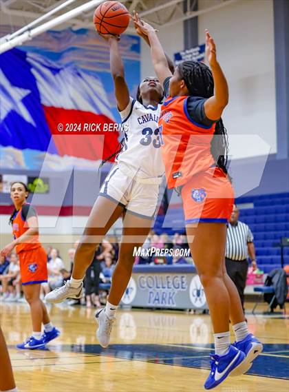 Thumbnail 1 in Grand Oaks vs College Park photogallery.